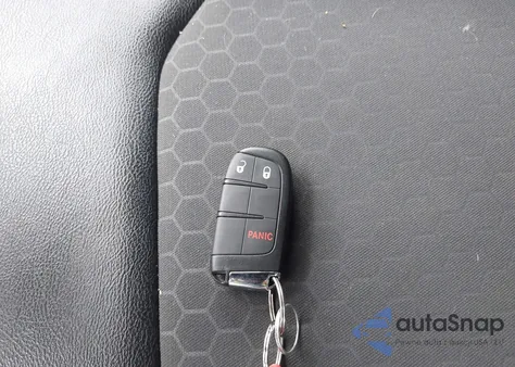 2019 Jeep Compass Latitude 4X4 z USA, uszkodzony, nr VIN 3C4NJDBB3KT807871